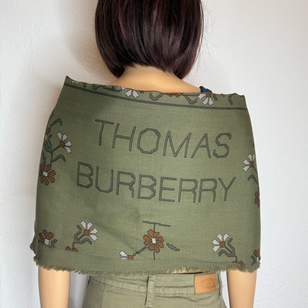 Thomas Burberry Lightweight Check Floral Scarf Wrap Shawl Fringe 100% Wool Italy
